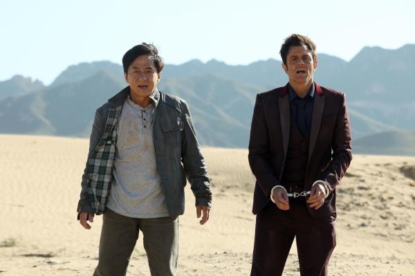Bild 1 von 5: Bennie Chan (Jackie Chan, l.); Connor Watts (Johnny Knoxville, r.)