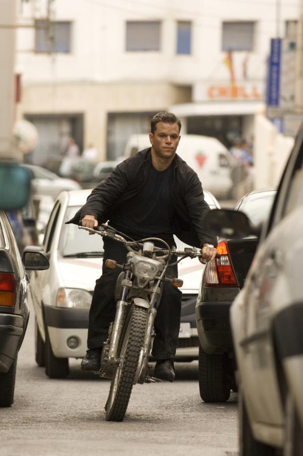 Bild 1 von 17: Von Rache angetrieben und von gnadenlosen Profikillern gehetzt, flüchtet Bourne (Matt Damon) nach einem heftigen Gefecht aus Moskau über Paris, Madrid und London bis nach Tanger und New York, um sein eigenes Geheimnis zu enthüllen ...