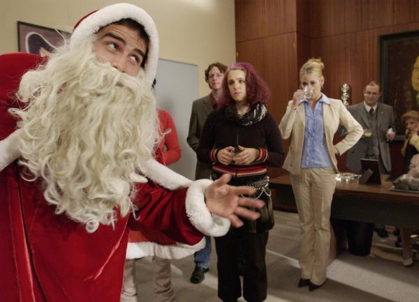 Bild 1 von 3: Bürgerbüro  O du fröhliche  Folge 13