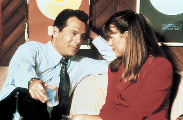 Bild 1 von 7: Walter (Bruce Willis, l.), ein beruflich erfolgreicher Single, sucht für ein wichtiges Geschäftsessen eine \