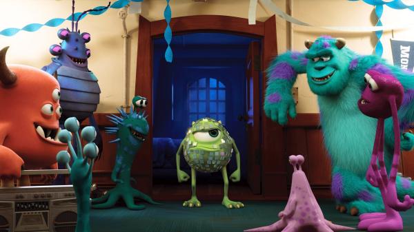 Bild 1 von 16: Aller Anfang ist schwer... Und das gilt auch für Monster wie Sulley und Mike. Denn als die beiden sich an der Monster Universität kennenlernen, können sie sich auf den Tod nicht ausstehen. Kein Wunder, schließlich haben beide dasselbe Ziel: Sie wollen die größten Erschrecker von ganz Monstropolis werden. Die Monster Uni zeigt, wie sich die beiden unterschiedlichen Monster doch noch zusammenraufen und nicht nur das Dreamteam unter den Erschreckern, sondern auch die besten Freunde werden.