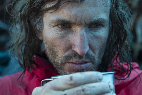 Bild 1 von 16: Stefan Glowacz recovers after a climbing day in the wall of Mount Roraima 2723 m just below \