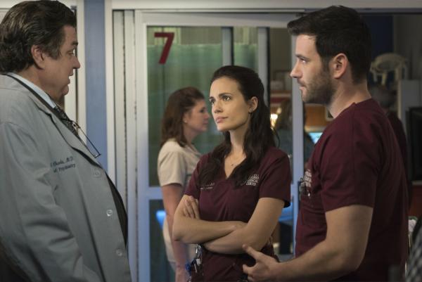 Bild 1 von 7: (l-r) Oliver Platt as Daniel Charles, Torrey DeVitto as Natalie Manning, Colin Donnell as Connor Rhodes -- (Photo by: Elizabeth Sisson/NBC)
