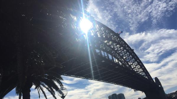 Bild 1 von 3: Die Sidney Harbour Bridge ist ein wahrer Touristenmagnet.