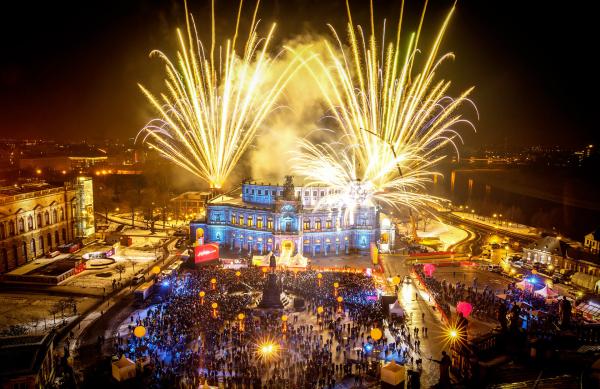 Bild 1 von 1: Am 6. Februar ist es wieder so weit. Dann verwandelt sich die Dresdner Semperoper erneut in den schönsten Ballsaal der Welt.