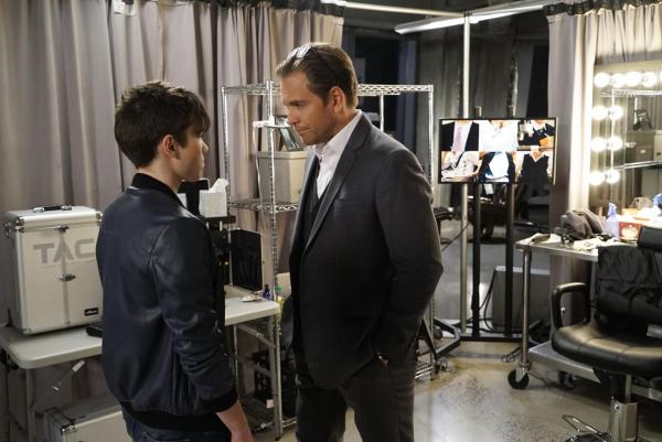 Bild 1 von 7: Bull (Michael Weatherly, r.) unterzieht Brandon (Luke Slattery, l.) einem Lügendetektortest, um herauszufinden, ob Brandon den Mord betreffend lügt. Dabei erfährt er, dass Brandon noch ein ganz anderes Geheimnis hütet ...