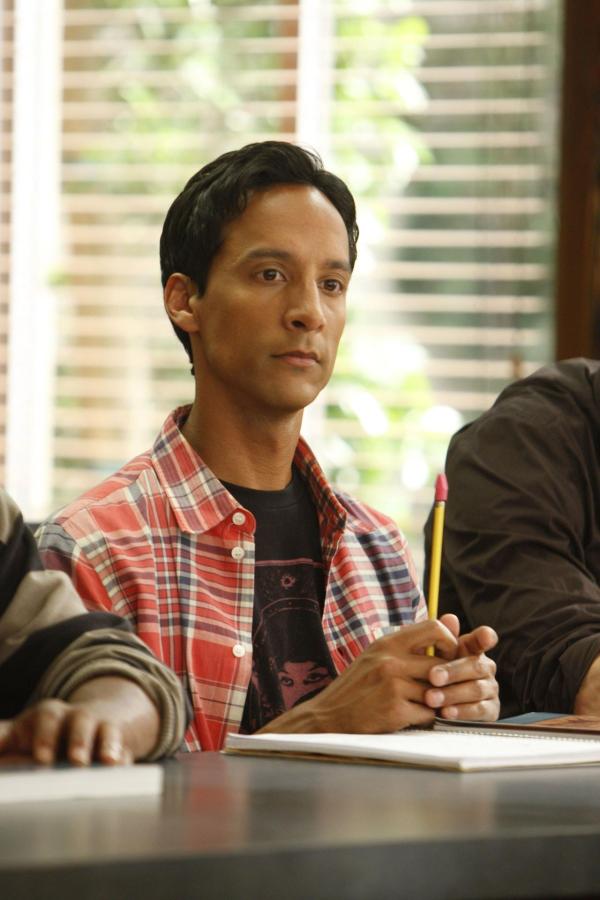 Bild 1 von 34: Vermisst Action und dramaturgische Höhepunkte: Abed (Danny Pudi) ...