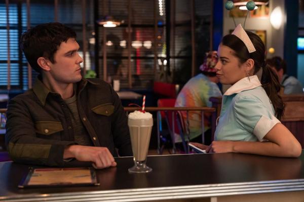Bild 1 von 4: Wyatt Long (Dylan McTee, l.); Rosa Ortecho (Amber Midthunder, r.)
