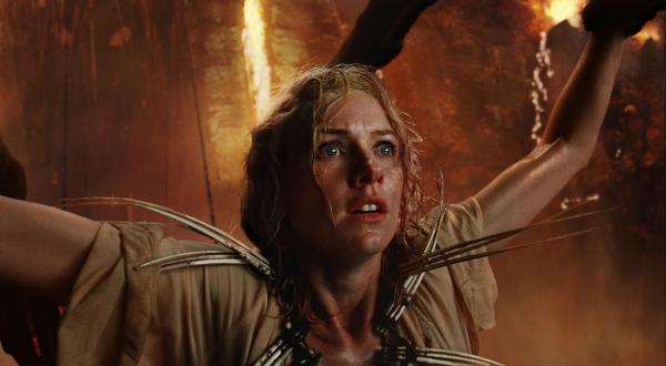 Bild 1 von 19: Auf Skull Island soll die Schauspielerin Ann Darrow (Naomi Watts) als Opfer einem riesigen Gorilla ausgeliefert werden ...