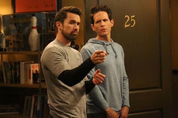 Bild 1 von 7: Mac (Rob McElhenney, l.); Dennis Reynolds (Glenn Howerton, r.)