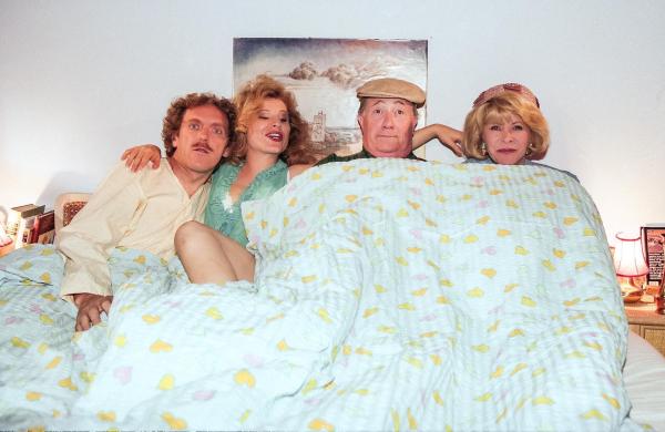 Bild 1 von 4: Im Bild: Franz Suhrada, Petra Dinhof, Gottfried Schwarz, Sissy Löwinger.