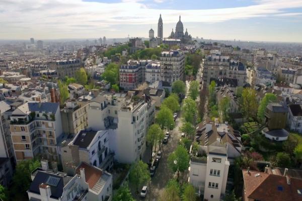 Bild 1 von 3: Blick auf das im Norden von Paris auf einem Hügel gelegene Viertel Montmartre