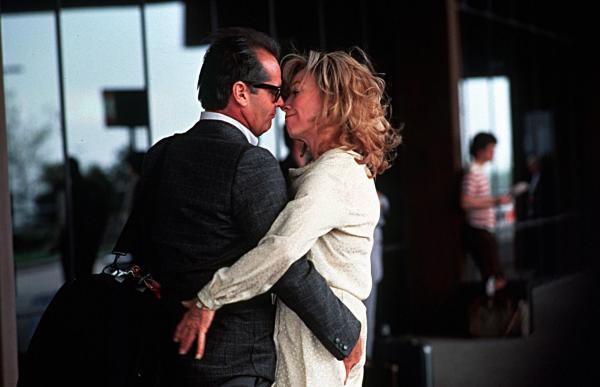 Bild 1 von 7: Aurora Greenway (Shirley MacLaine, r.) tröstet sich mit ihrem neuen Nachbar Garrett Breedlove (Jack Nicholson, l.) über ihren Schmerz hinweg ...