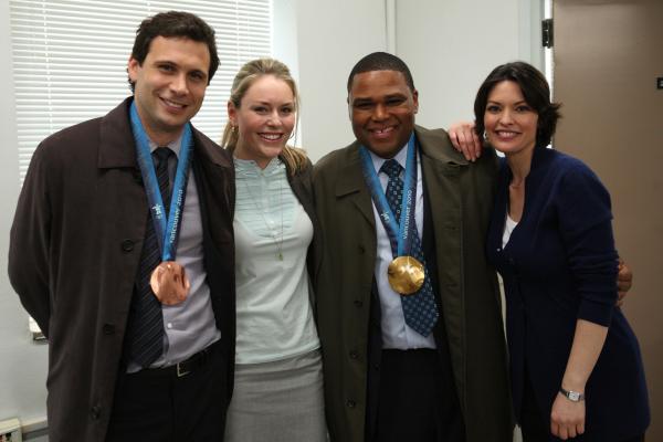 Bild 1 von 2: (l-r) Jeremy Sisto, Lindsey Vonn, Anthony Anderson, Alana de la Garza -- Photo by: Eric Liebowitz/NBC