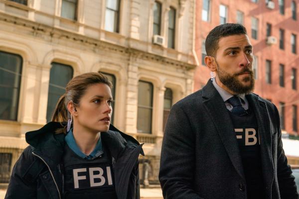 Bild 1 von 8: Special Agent Maggie Bell (Missy Peregrym, l.); Special Agent Omar Adom 'OA' Zidan (Zeeko Zaki, r.)
