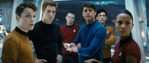 Bild 1 von 20: Müssen sich einer gefährlichen Bewährungsprobe stellen: der erst 17-jährige Chekov (Anton Yelchin, l.), Draufgänger James Tiberius Kirk (Chris Pine, 2.v.l.), Bordarzt Leonard \