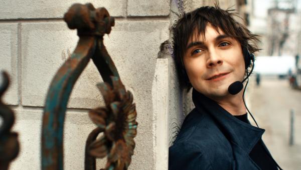 Bild 1 von 2: Ruprecht Tumb (Björn Harras) will mit allen Mitteln neuer Weihnachtsmann werden.