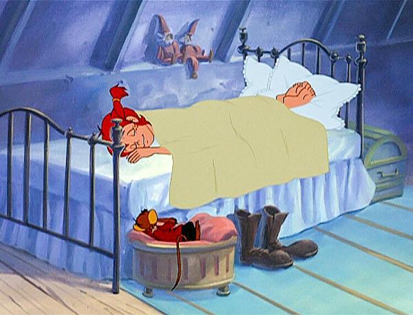 Bild 1 von 11: Im Bild: Als Pippi in ihrem Bett schläft, versucht der dicke Gauner Donner- Karlsson, Pippis Goldmünzen zu stehlen. Doch Herr Nilsson, das Äffchen schlägt Alarm.