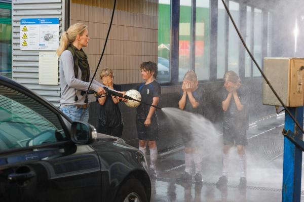 Bild 1 von 20: (2. Staffel) - In \