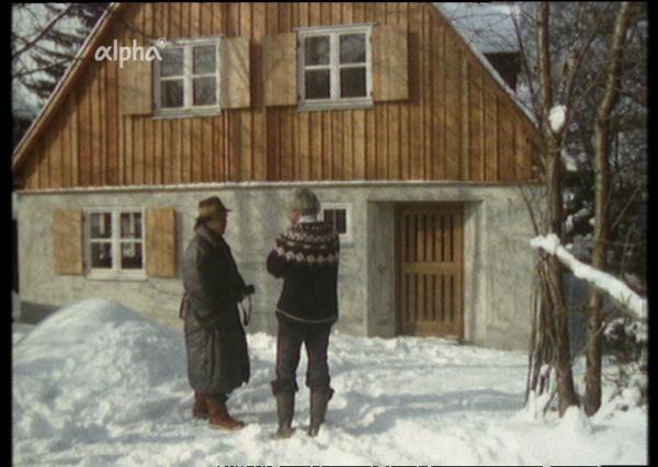 Bild 1 von 4: Ein Film aus der Reihe über den gelungenen Bau von kleinen Häusern von Dieter Wieland (1986), er bespricht mit dem Architekten Heiner Förderreuther (rechts), wie der Bau seines schmucken Eigenheims gelang.