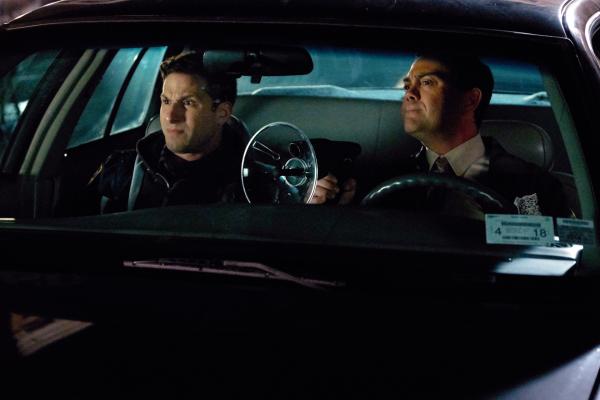 Bild 1 von 12: Jake Peralta (Andy Samberg, l.); Charles Boyle (Joe Lo Truglio, r.)