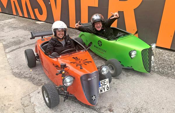 Bild 1 von 2: Hot Rod Simin mit Instruktor Stephan Bredenkamp.