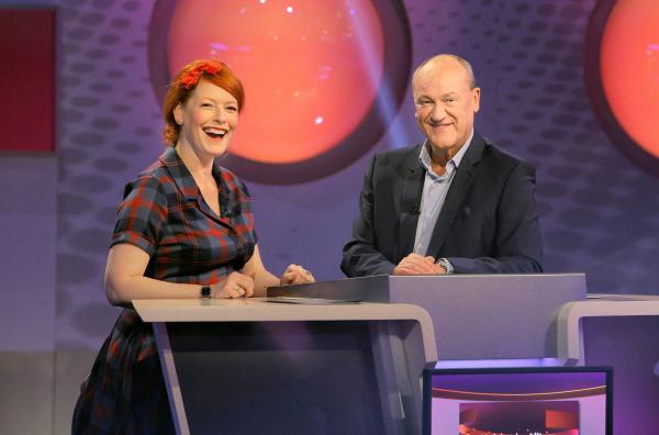 Bild 1 von 2: Entertainerin Enie van de Meiklokjes und Bodo Bach sind ein eingespieltes Rateteam.