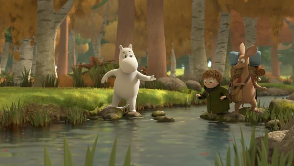 Bild 1 von 3: Mumintroll (li.) und Sniff (re.) begleiten den kleinen Toffel auf dem weiten Weg zu seinem Winterquartier, einem alten Kahn.