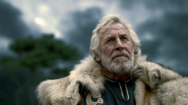 Bild 1 von 13: Der dänische König Hrothgar soll von Gott Odin abstammen. Er ahnt, dass nur Beowulf seinem Volk helfen kann.