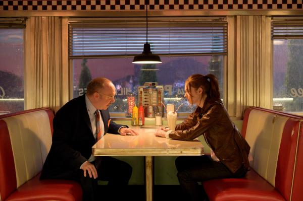Bild 1 von 6: Nathan (Paul Giamatti, l.) und Sam (Karen Gillan, r.)