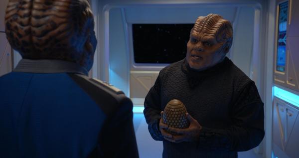 Bild 1 von 11: Lieutenant Commander Bortus (Peter Macon, l.); Klyden (Chad L. Coleman, r.)