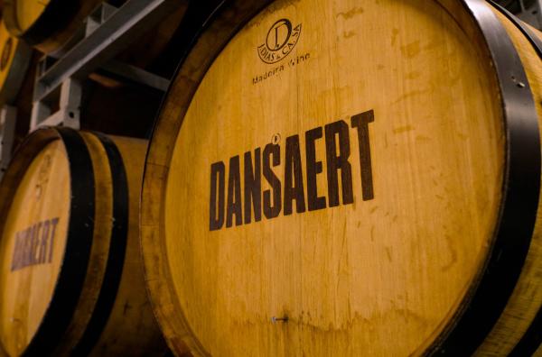 Bild 1 von 4: Das Bier wird in Fässern fermentiert - im Keller entsteht so ein starker Geruch.