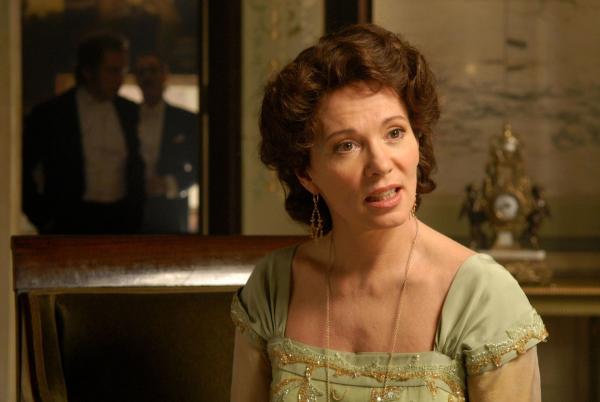 Bild 1 von 9: Katharina von Strahlberg (Iris Berben)