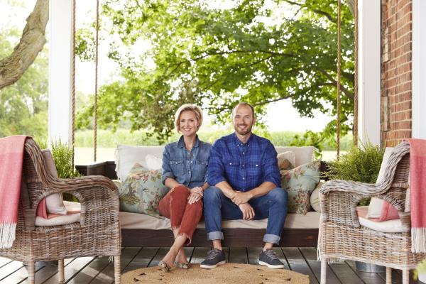 Bild 1 von 8: (1. Staffel) - Carolyn Wilbrink (l.); Billy Pearson (r.)