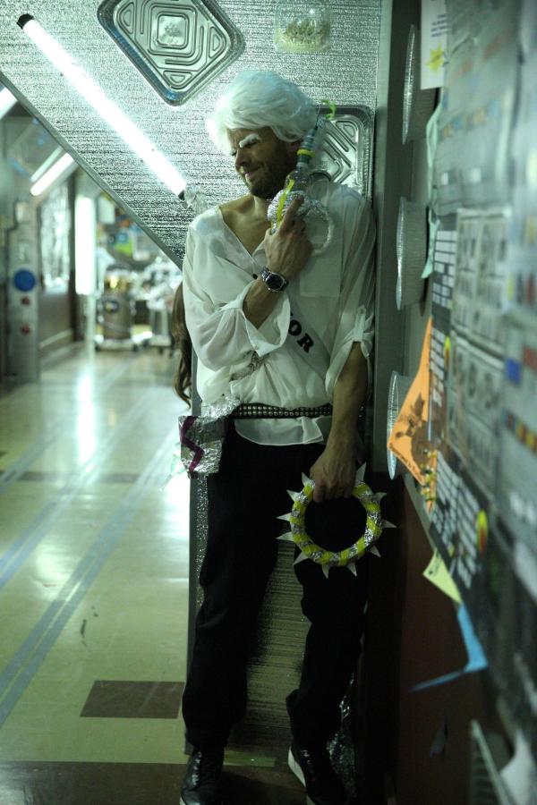 Bild 1 von 34: Jeff (Joel McHale) und die Truppe werden zu Stars von Abeds SciFi-Film, mit dem sie an Changs plötzlichen Erfolg in Hollywood anknöpfen wollen ...