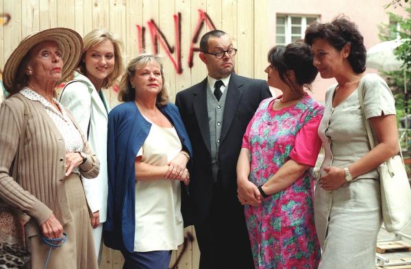 Bild 1 von 4: Im Bild: Ellen Umlauf, Claudia Androsch, Marianne Mendt, Karl Ferdinand Kratzl, Brigitte Swoboda, Andrea Händler.