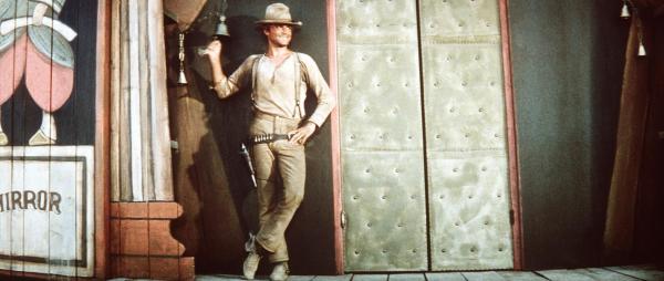 Bild 1 von 8: Der noch unbekannte Revolverheld Nobody (Terence Hill) setzt alles daran, dass auch sein Name endlich in aller Munde ist ...