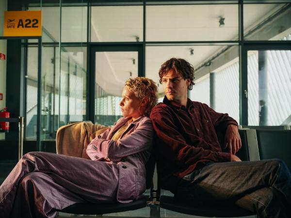 Bild 1 von 25: Im Bild: Julia Franz Richter (Silvia Holzbauer), Thomas Prenn (Fabian Polly).