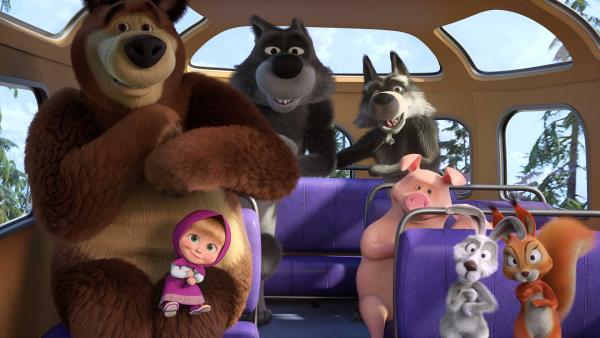 Bild 1 von 8: Mascha sitzt mit ihren Freunden im Bus.