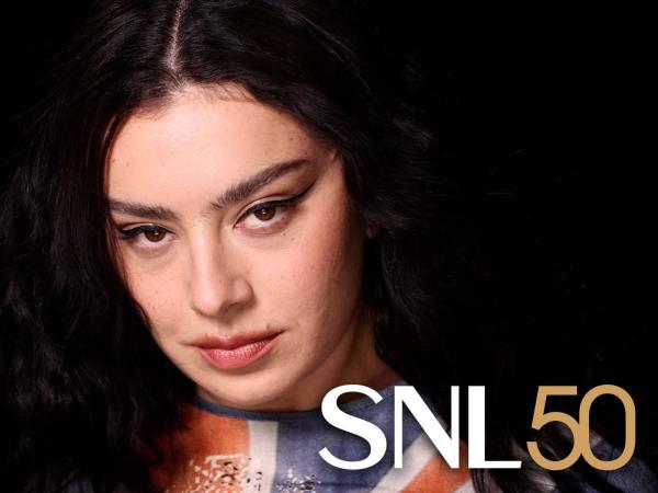 Bild 1 von 9: (50. Staffel) - Saturday Night Live - Charli XCX