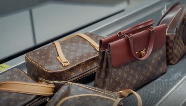 Bild 1 von 3: Täuschend echt, doch illegal - Handtaschen aus dem Schmuggel.