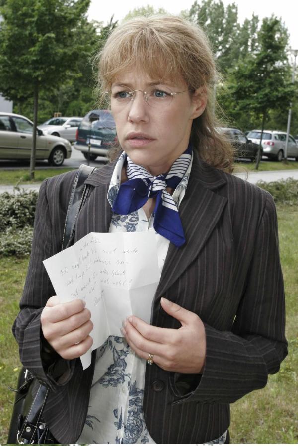 Bild 1 von 22: Als Lisa (Alexandra Neldel) den kurzen Abschiedsbrief von David findet, versteht sie die Welt nicht mehr. (Dieses Foto von Alexandra Neldel darf nur in Zusammenhang mit der Berichterstattung über die Serie \