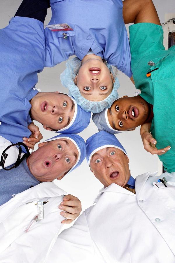 Bild 1 von 1: Im Bild: Sarah Chalke (Elliott Reid), Donald Faison (Chris Turk), Ken Jenkins (Dr. Bob Kelso), John C. McGinley (Dr. Phil Cox), Zach Braff (John 'J.D.' Dorian).