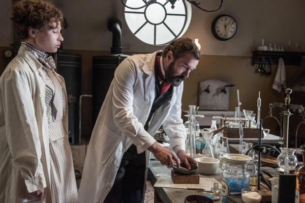 Bild 1 von 31: Im Bild: Birgit Minichmayr (Bertha von Suttner), Sebastian Koch (Alfred Nobel).