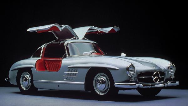 Bild 1 von 2: In den 1930er Jahren dominierte Mercedes-Benz den Automarkt. Der Mercedes SL ist noch heute einer der bekanntesten Sportwägen weltweit.