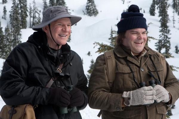 Bild 1 von 8: Um binnen eines Jahres möglichst viele Vogelarten zu dokumentieren, müssen Kenny, Brad (Jack Black, r.) und Stu (Steve Martin, l.) zwischen Florida und Alaska allerhand Nistplätze abgrasen ...