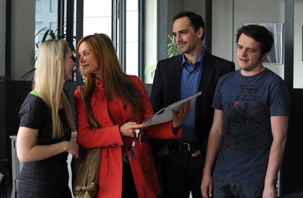 Bild 1 von 13: Mike und Flori müssen erkennen, dass sie von Yvi und Trixi sauber derbleckt wurden. Von links: Yvonne Preissinger (Alexa Eilers), Trixi Preissinger (Doreen Dietel), Mike Preissinger (Harry Blank) und Florian Brunner (Tommy Schwimmer).