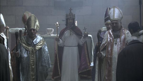 Bild 1 von 9: Der Reichsapfel ist als Reichskleinodie bei jeder Kaiserkrönung dabei. Er steht für den Anspruch, jedes Volk auf der Welt zu beherrschen. Klar lassen sich das nicht alle gefallen, wodurch er den Kontinent spaltet.