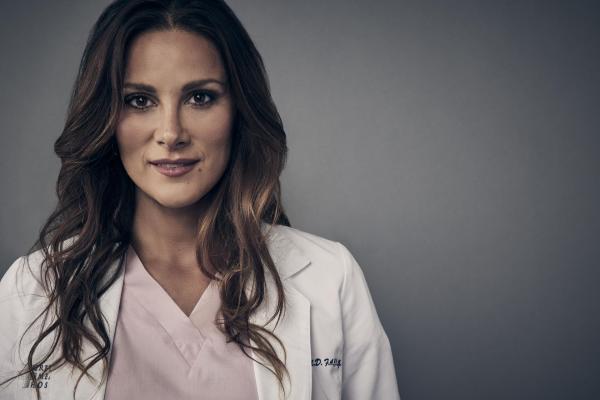 Bild 1 von 34: (5. Staffel) - Dr. Carina DeLuca (Stefania Spampinato)