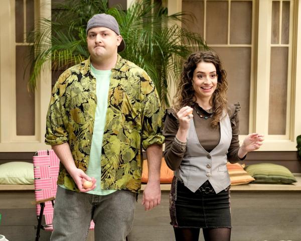 Bild 1 von 15: Im Bild: Noah Munck ('Naked' Rob Smith), Beth Triffon (Joanne Schwartz).
